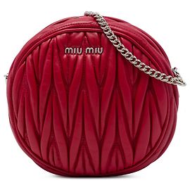 Miu Miu Bolso bandolera redondo de nappa acolchada rojo