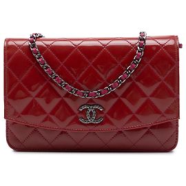 Chanel Portafoglio con catena Brilliant in pelle verniciata matelassé rosa CC