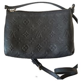Louis Vuitton Pochette Monogramme Cuir Noir
