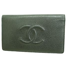 Cartera larga Chanel de piel de becerro granulada negra
