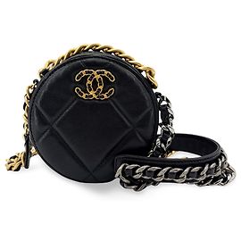 Chanel 19 Runde Clutch mit Kette aus gestepptem Leder
