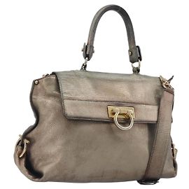Bolsa Salvatore Ferragamo Gancini em couro 2way Gold Auth bs37237