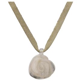 Collier Ras-du-cou CHANEL Camelia en plastique Clear CC Auth bs37450