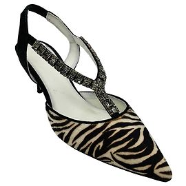 Autre Marque O2 Monde Brown / Ivory / Black Animal Print Slingback Pumps aus Kalbshaut mit Kristallverzierungen