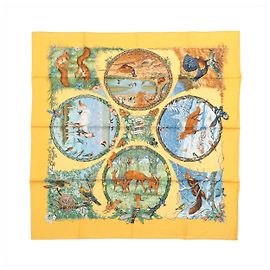 Hermès Carré 90 "Les Quatre Saisons" Lenço de seda Amarelo