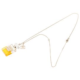 Collana con pendente Chanel CC placcato oro e resina a forma di flacone di profumo No 5