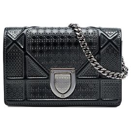 Autre Marque Borsa a tracolla Diorama con patta Microcannage in vernice metallizzata nera Dior Baby