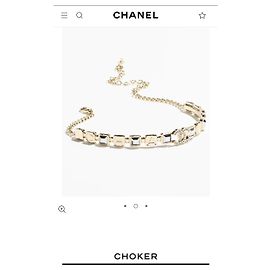 Gargantilla Chanel Sugar Cube con Colgante de Letra de Strass Dorado
