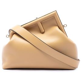 Fendi First Medium Schultertasche aus Nappa in Beige Fendi