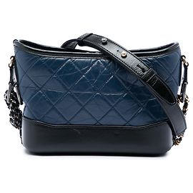 Bolso bandolera Gabrielle Small en piel de becerro envejecida bicolor negro Chanel