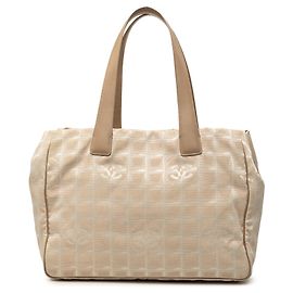 Sacola Chanel New Travel Line em Nylon Bege