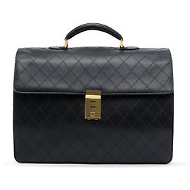 Sac business Chanel en cuir caviar matelassé noir avec serrure à combinaison