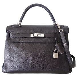 Hermès Kelly 32 Raisin Clémence Leather Handbag