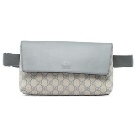 Borsetta a cintura con patta Gucci GG Supreme beige