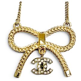 Collar Chanel B24K ABE650 Coco Mark con cinta y strass