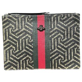 Clutch Gucci Bee Second Bag em couro cinza