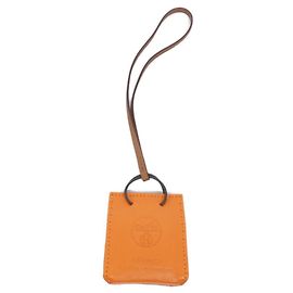 Charm per borsa Hermès Rosso Oro Agneau Milo