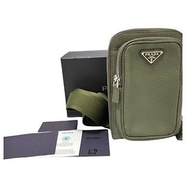 PRADA Schultertasche Triangle 2ZH195 aus Khaki-Leder