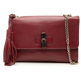 Borsa a tracolla a mezzaluna Gucci in pelle di vitello martellata bianca con logo