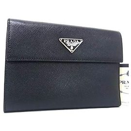 Prada Drei-Falt-Portemonnaie aus schwarzem Saffiano-Leder