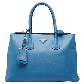Bolso tote Prada con placa de logotipo triangular