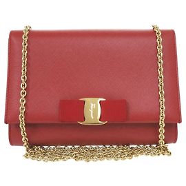 Borsa a tracolla Salvatore Ferragamo Vara in pelle rossa con catena