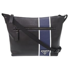 Prada Triangle Logo Schultertasche aus Leder