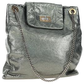 Bolso de hombro con cadena CHANEL 2.55 de piel perforada Verde Plata CC Auth bs37393V