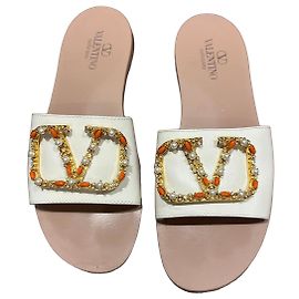 Ciabatte in pelle Valentino Garavani VLogo Perle e Corallo