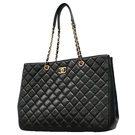 Chanel Tote Bag aus schwarzem genarbtem Kalbsleder