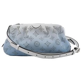 Bolso bandolera Louis Vuitton Scala Mini Mahina Leather en White x Blue M80497