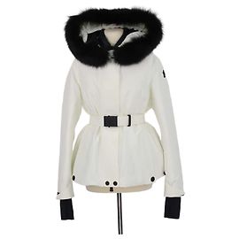 Casaco Moncler Off White em poliéster com capuz removível com acabamento em pele e cinto