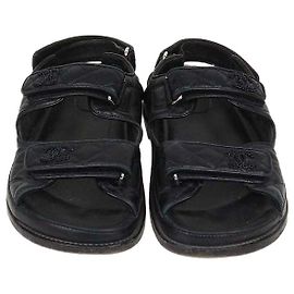 Sandálias Dad em couro matelassé preto Chanel