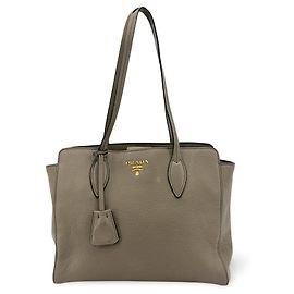 Sac à épaule Prada en cuir Medium