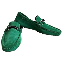 Mocassini Gucci in suede verde dettaglio Bamboo