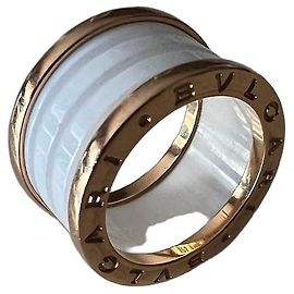 Bulgari B.zero1 Ring aus 18K Roségold und weißer Keramik