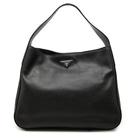 Bolsa de um ombro Prada com placa de logotipo triangular