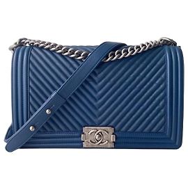 Chanel New Medium Boy Bag Blau Chevron gestepptes Lammleder