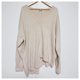Loewe Anagram V-Ausschnitt Asymmetrischer Strickpullover