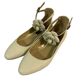 Autre Marque INGEBORG Pumps mit Knöchelriemen und Blumenmotiv