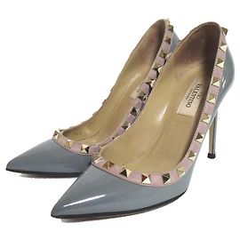 Zapatos de tacón Rockstud de charol Valentino Garavani