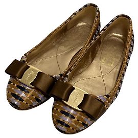 Décolleté in pelle Vara di Salvatore Ferragamo