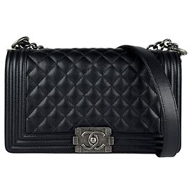 Borsa a tracolla Chanel Boy in pelle di vitello martellata nera