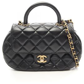 Bolsa de Ombro Chanel em Couro Matelassé