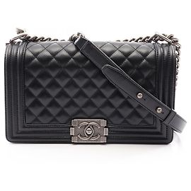 Borsa a tracolla Chanel Boy in pelle di vitello grana nera
