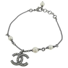 Chanel Armband mit silbernen Anhängern