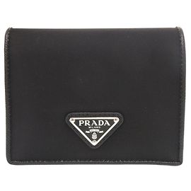 Portafoglio bi-fold Prada con logo triangolo nero