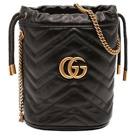 Saco Bucket Gucci Small GG Marmont Matelassé em couro de bezerro preto