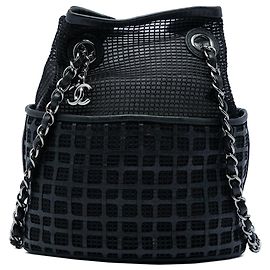 Sac seau Chanel CC en mesh et veau perforé noir