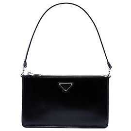 Prada Mini Spazzolato Schultertasche aus schwarzem Leder